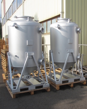 Filter vessels in stainless steel