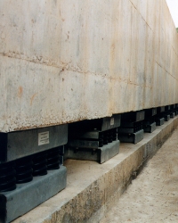 Foundation bearing with heavy load spring elements